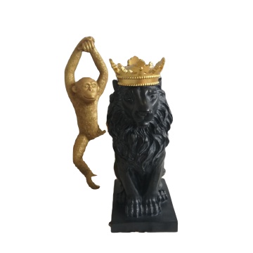 Großhandel handgefertigtes handgefertigtes Harzkönig Löwe Figurskulptur mit Krone