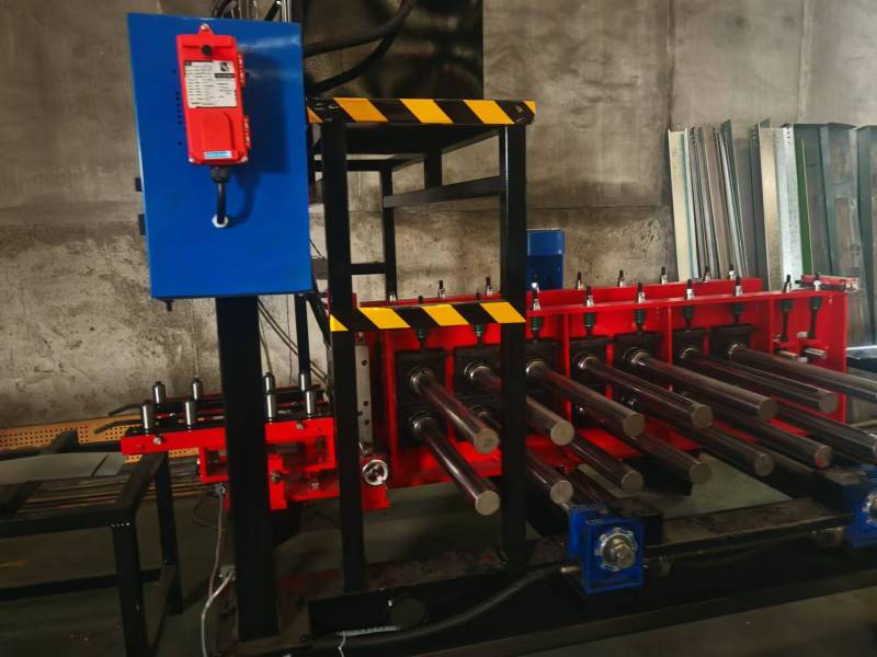 Yiping automatic bridge cover forming machine (with reinforcement)