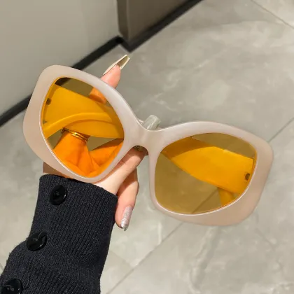 Elegant Vintage Oversized Cat Eye Sunglasses - Luxury Brand for Women