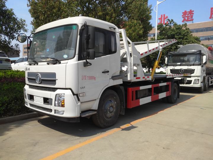 Dongfeng Light Duty العلامة التجارية New Flatbed Wrecker