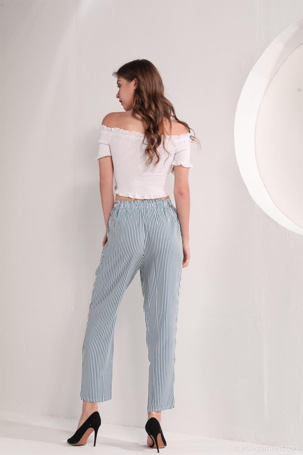 Pantaloni da donna a righe bianche e blu