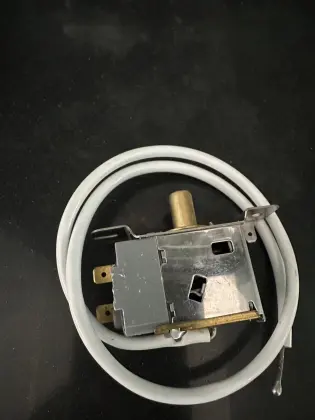 Thermostat that controls heating or cooling