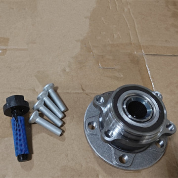 713610610 Front Hub Assembly for A3 05/03-11/05 & GOLF V 10/03-05/05