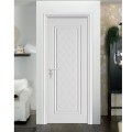 家のための白いプライマー成形された木製のドア