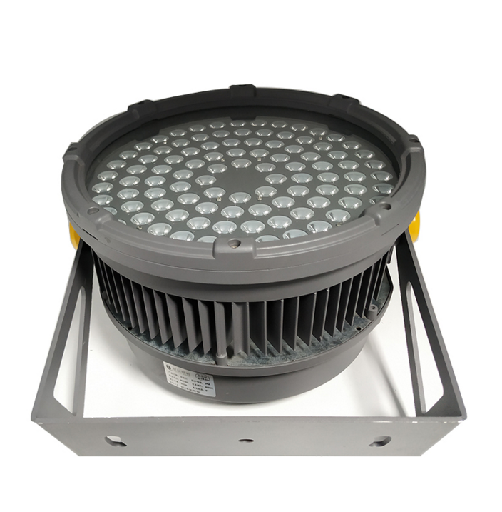 LED flood light with adjustable light angle