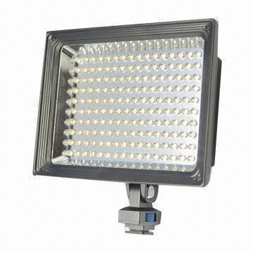 LED Flashlight, 6 to 9V/2A Voltage/Current, 900 to 1,100 Lux/m, 7.2W Power