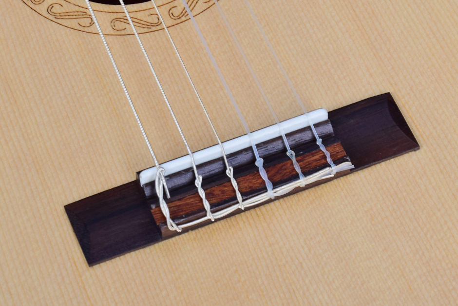 Tug 10 Nylon String Guitarlele