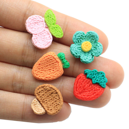 100Pcs / Lot Nette Simulation Gestrickte Blume Kirsche Strawebrry Pilz Karottenharz Flatback Cabochons Kopfbedeckungen Zubehör DIY