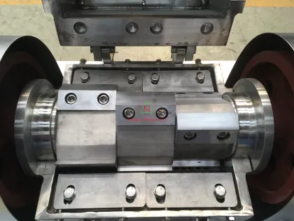 High Quality Spices Crusher: Ginger Herbs Crushing Machine for Herbal Tea