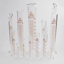 Misurazione del cilindro con tappo a terra in vetro 250 ml