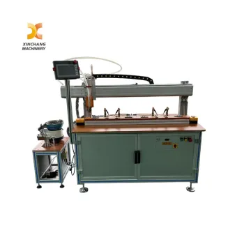 Bolzenschweißmaschine mit zwei Stationen für Schrankverriegelungen