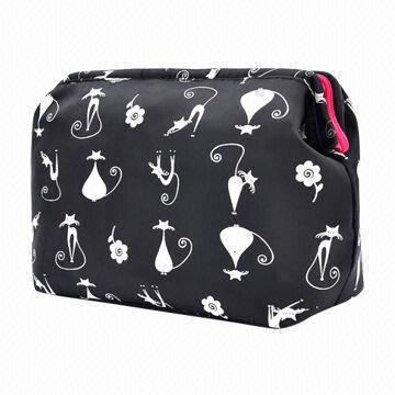 Stylish Makeup Cosmetic Bag, Used for Traveling Purposes