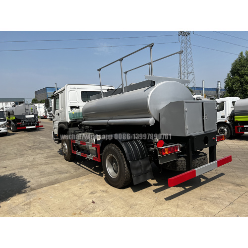 Veículo de entrega de óleo/combustível de lubrificantes off-road SinoTruck 4x4