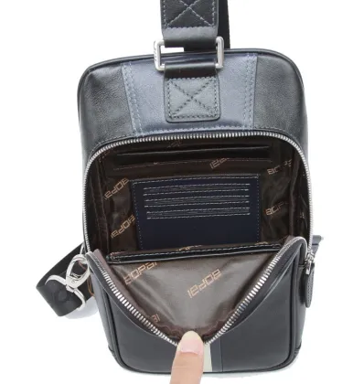 Good Workmanship Superior Quality Trendy Contrast Color 100% Genuine Leather Casual Cycling Chest Bag