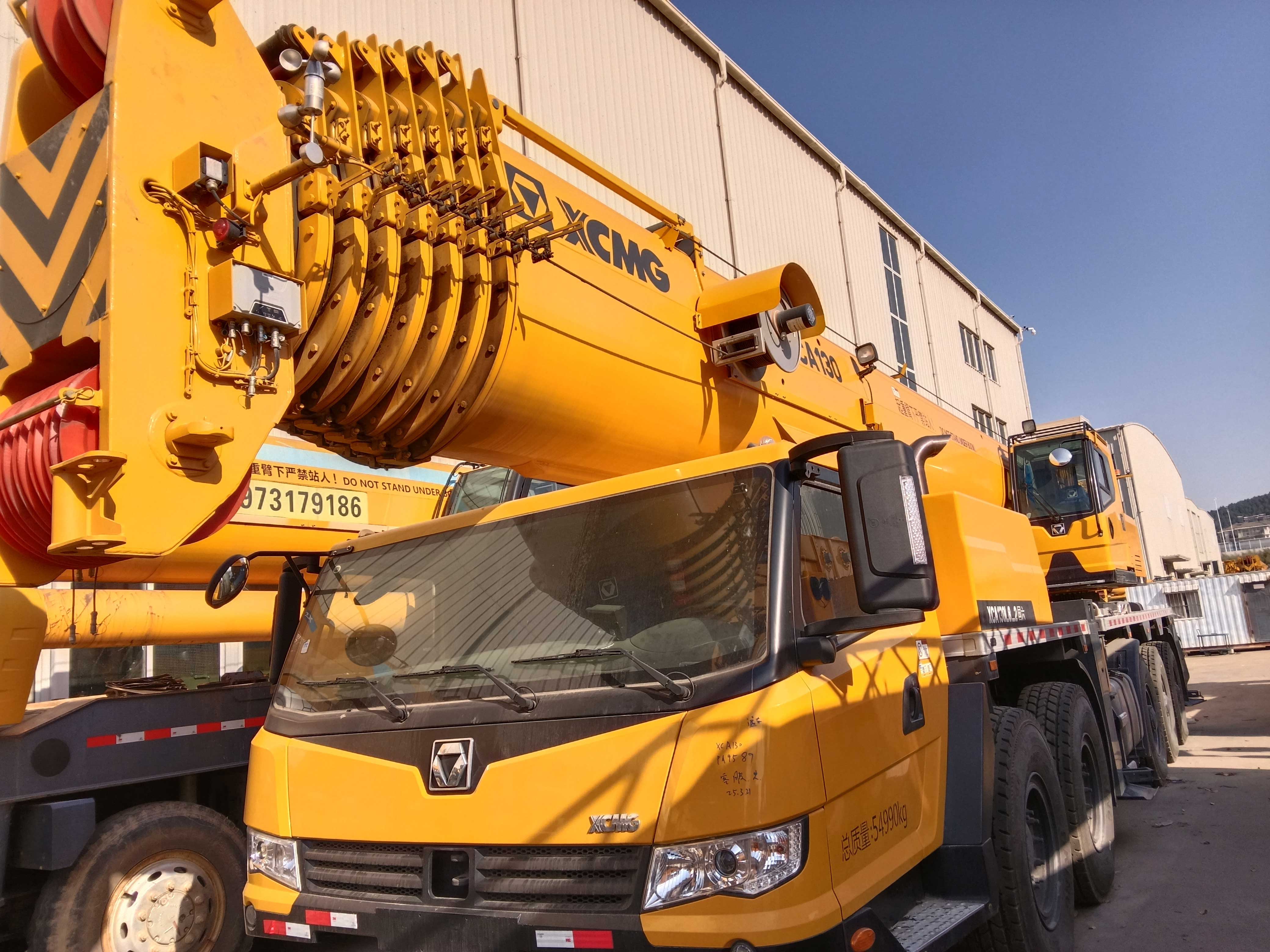 used-crane-heavy-lifting