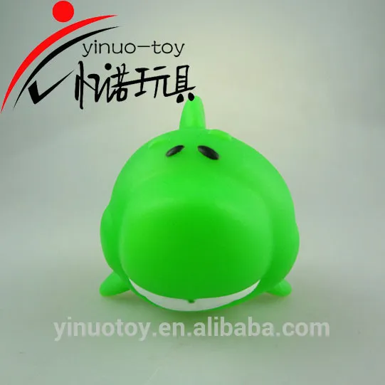 2017 Hot Sale promotional cheap plastic squirt sea animal bath toy green small eye fish toy