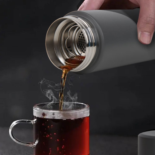 Тытанавая ізаляваная бутэлька з вадой