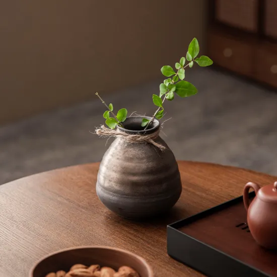 Exploring New Chinese Wabi Sabi Ceramic Decorative Vases: A Study of Wind Beam Mouth Tabletop Designs