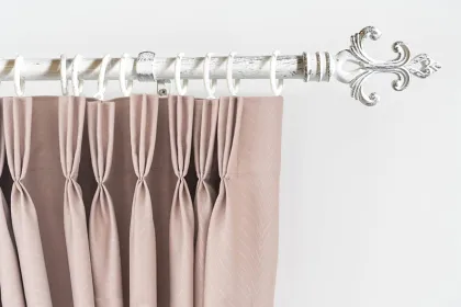 Hardware curtain rod with accessories