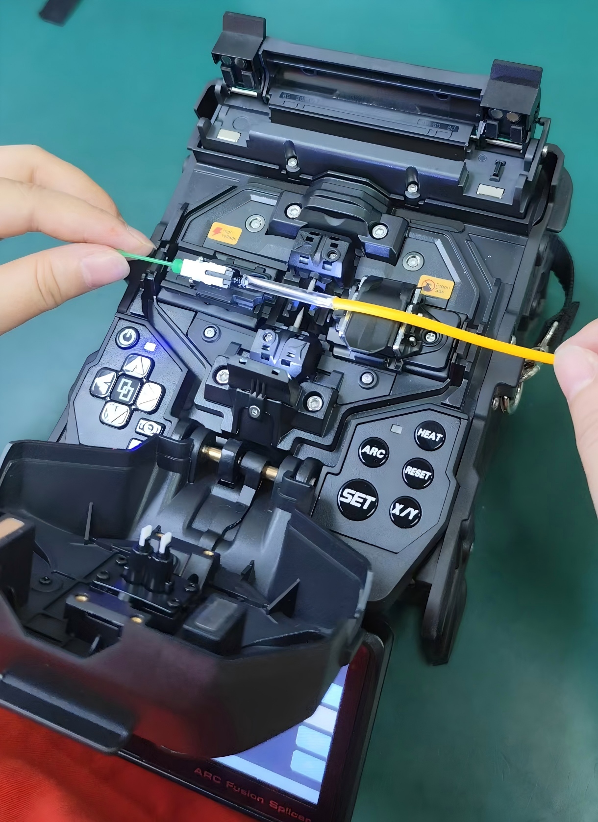 Penyambungan konektor SOC SOC connector splicing