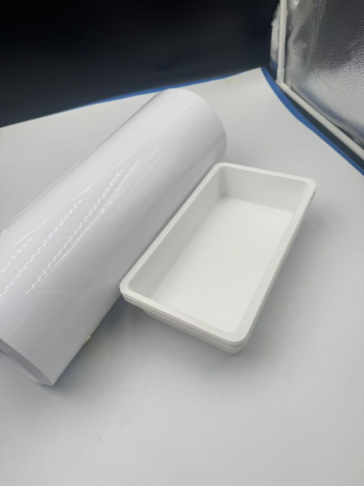 White PET film disposable tableware packaging