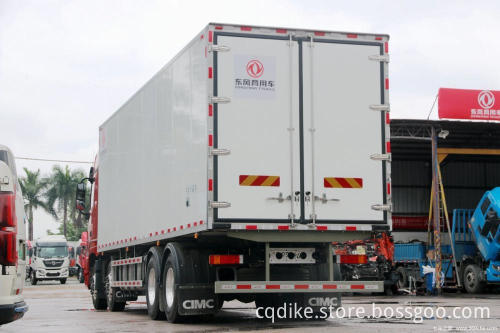 Dongfeng Tianlong 8X4 Refrigerated Van Truck