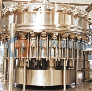 Carbonated beverage filling machine