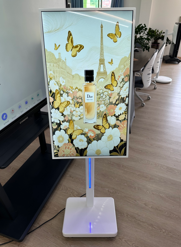 ניהול שילוט דיגיטלי משולב לעדכוני מידע אורחים בזמן אמת