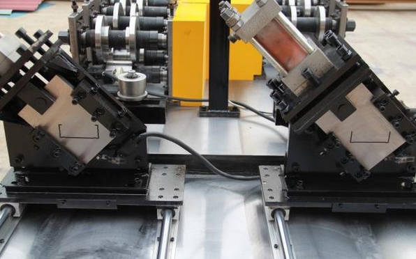 Drywall manufacturing roll forming machine