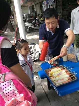 Commercial kitchen appliance egg roll machine