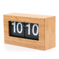 箱形の竹素材のレトロなフリップ時計