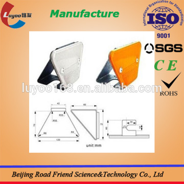 Trapezoid guardrail reflector delineator