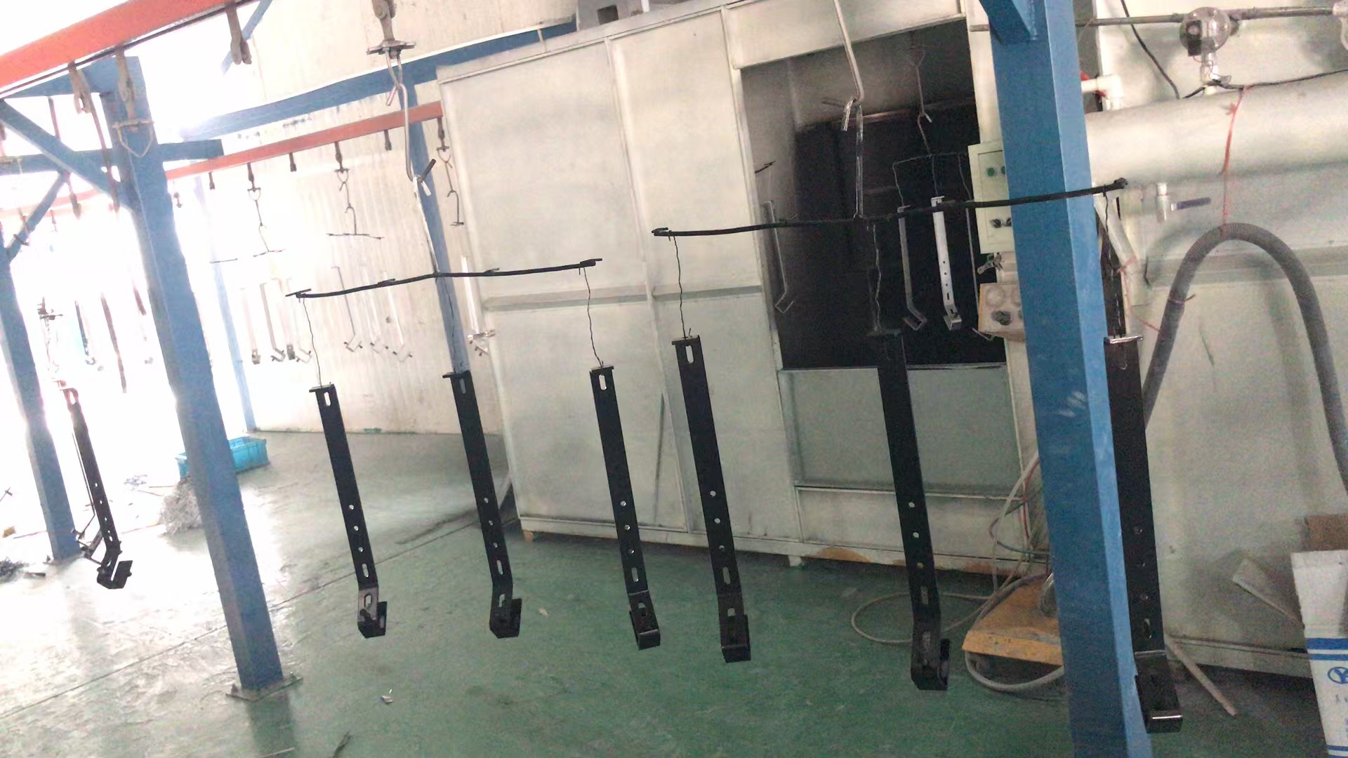 Aluminum alloy extrusion black anodized hooks