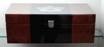 wine box with luxurious surface treatment