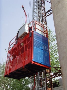 2700kg Vfd Red Single Cage Construction Material Hoists For Mining Wells