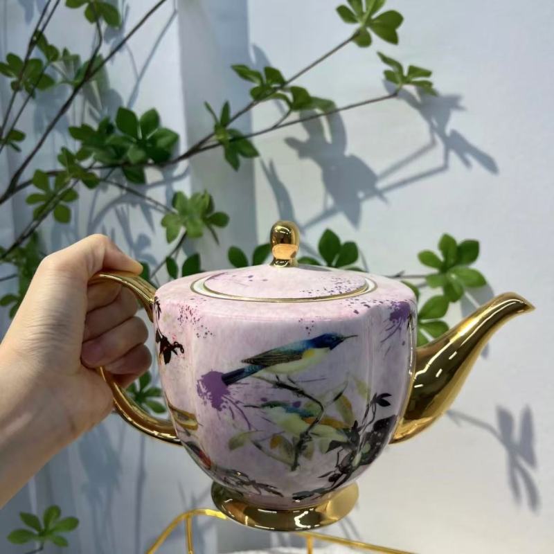 Delicate Sakura-Inspired Luxury Dinnerware