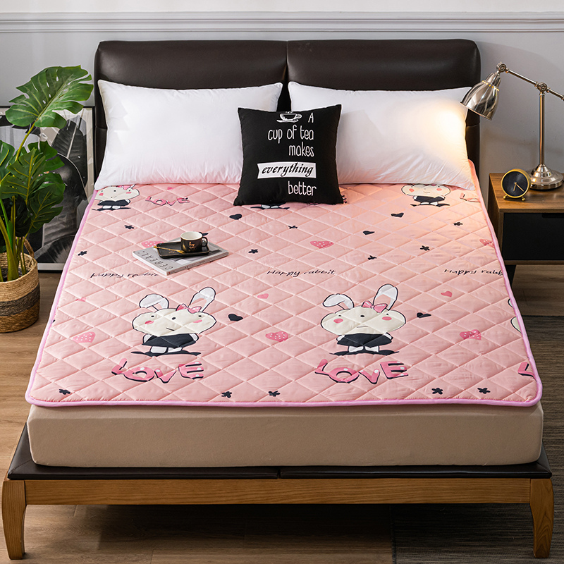 Quilted pattern reactive printed cotton mattress protector