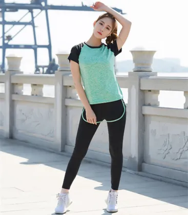 Cheap yoga clothes Fitness wear T- shirts and shorts Yoga wear for women
