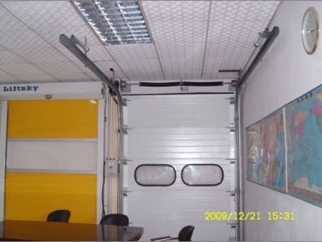 High speed door / sectional door