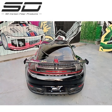 Zestaw korpusów włókien węglowych Techart dla Porsche 992 911