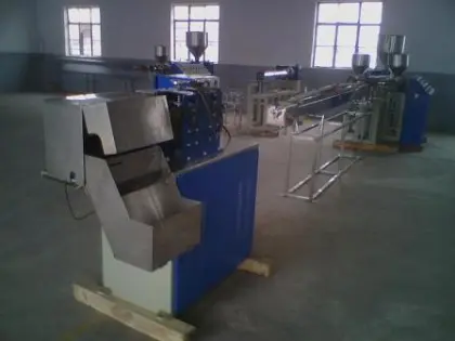 Drinking straw machine, drinking straw extruder, drinking straw bending machine