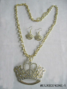 fashion metal crystal rhinestones jewelry crown pendant necklace with earring set