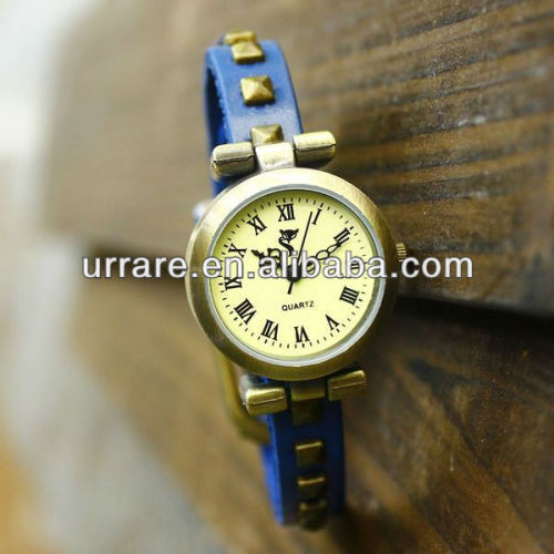 Lady Single Leather Wrapped Square Rivet Watch