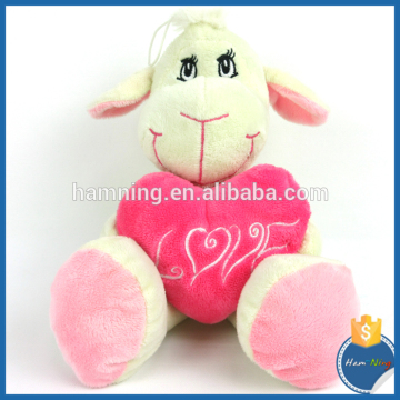 CE certificate stuffed plush sheep toy with heart