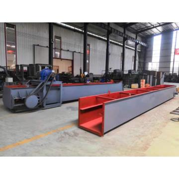 Wood chip scraper chain conveyor