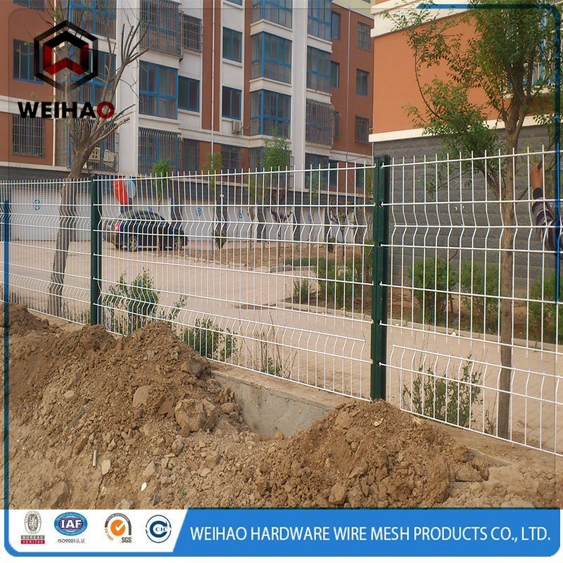 galvanized wire mesh used as fence