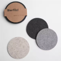 Montanhas -russas redondas com placemats isolados