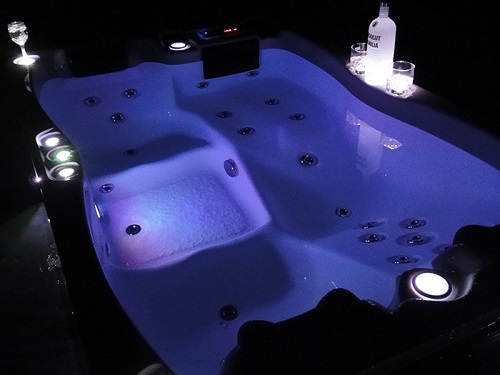 Whirlpool outdoor massage hot tub spa pool