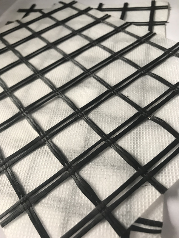 Géogrille composite en fibre de verre enduite avec géotextile non tissé