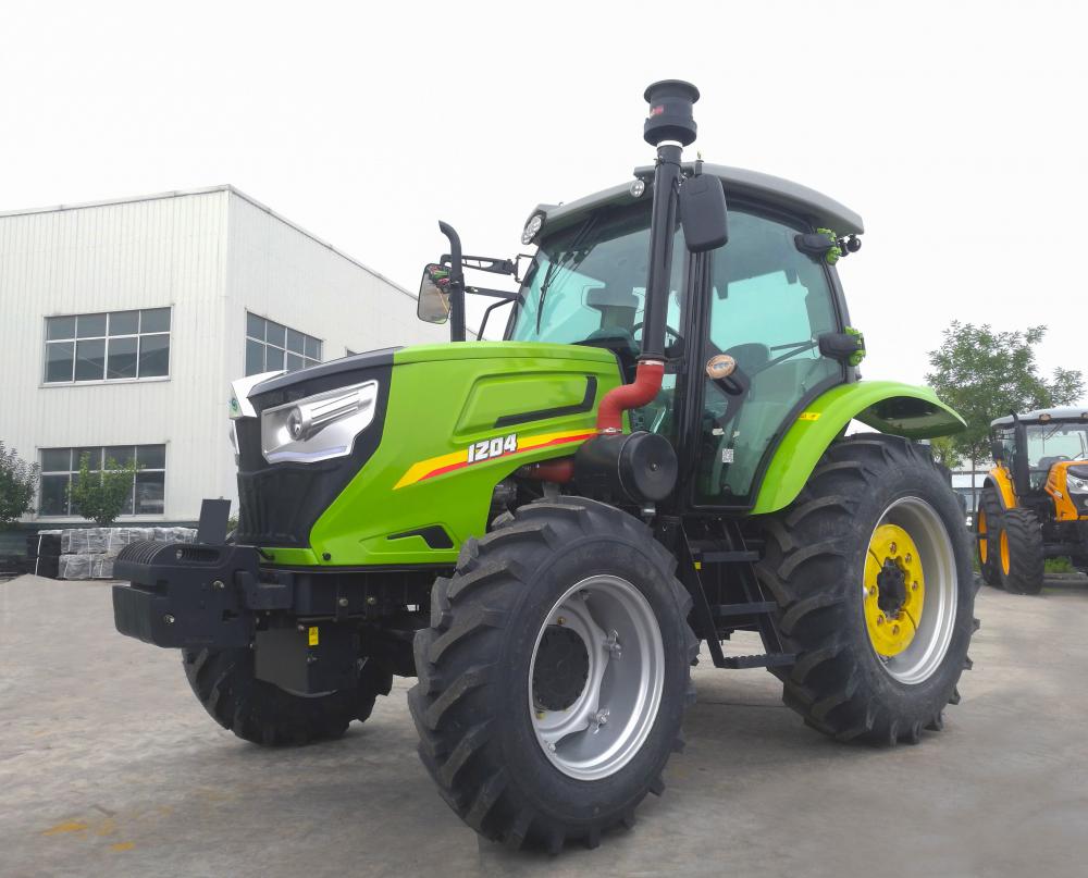 Tracteurs de roues nuomatiques avec accessoires